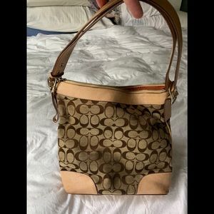 Signature C Coach medium purse